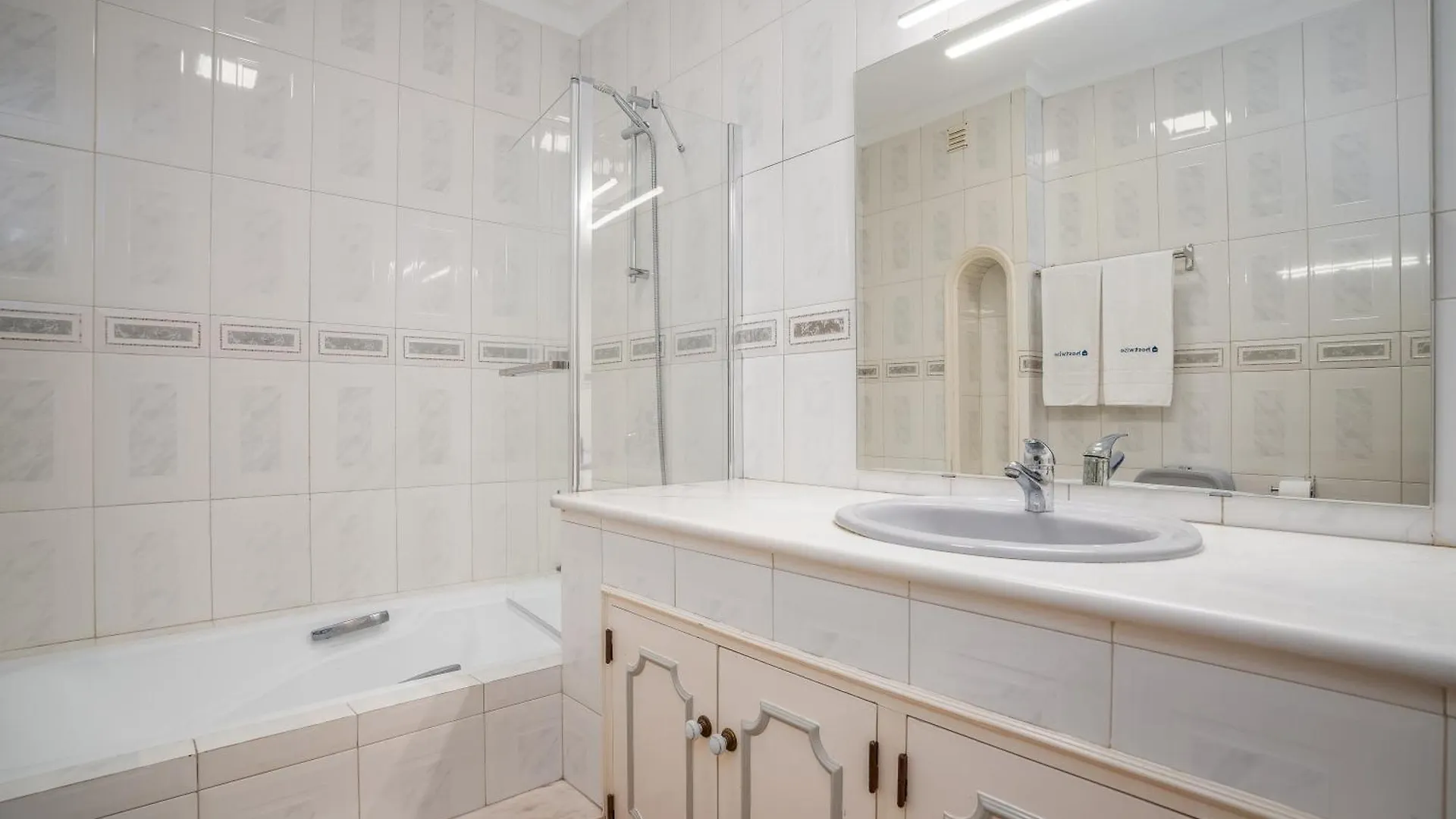 Host Wise - Sunny Spacious House - Terrace & Free Parking Lagoa  0*, Lagoa (Algarve) Portugal