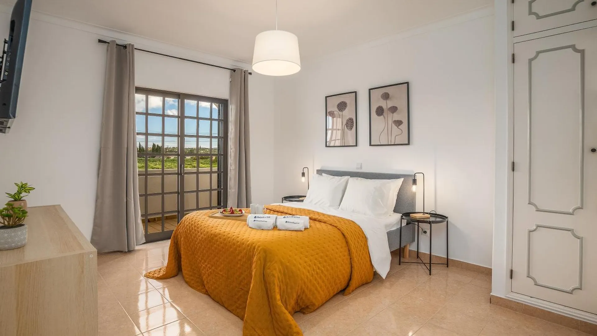 Villa Host Wise - Sunny Spacious House - Terrace & Free Parking Lagoa