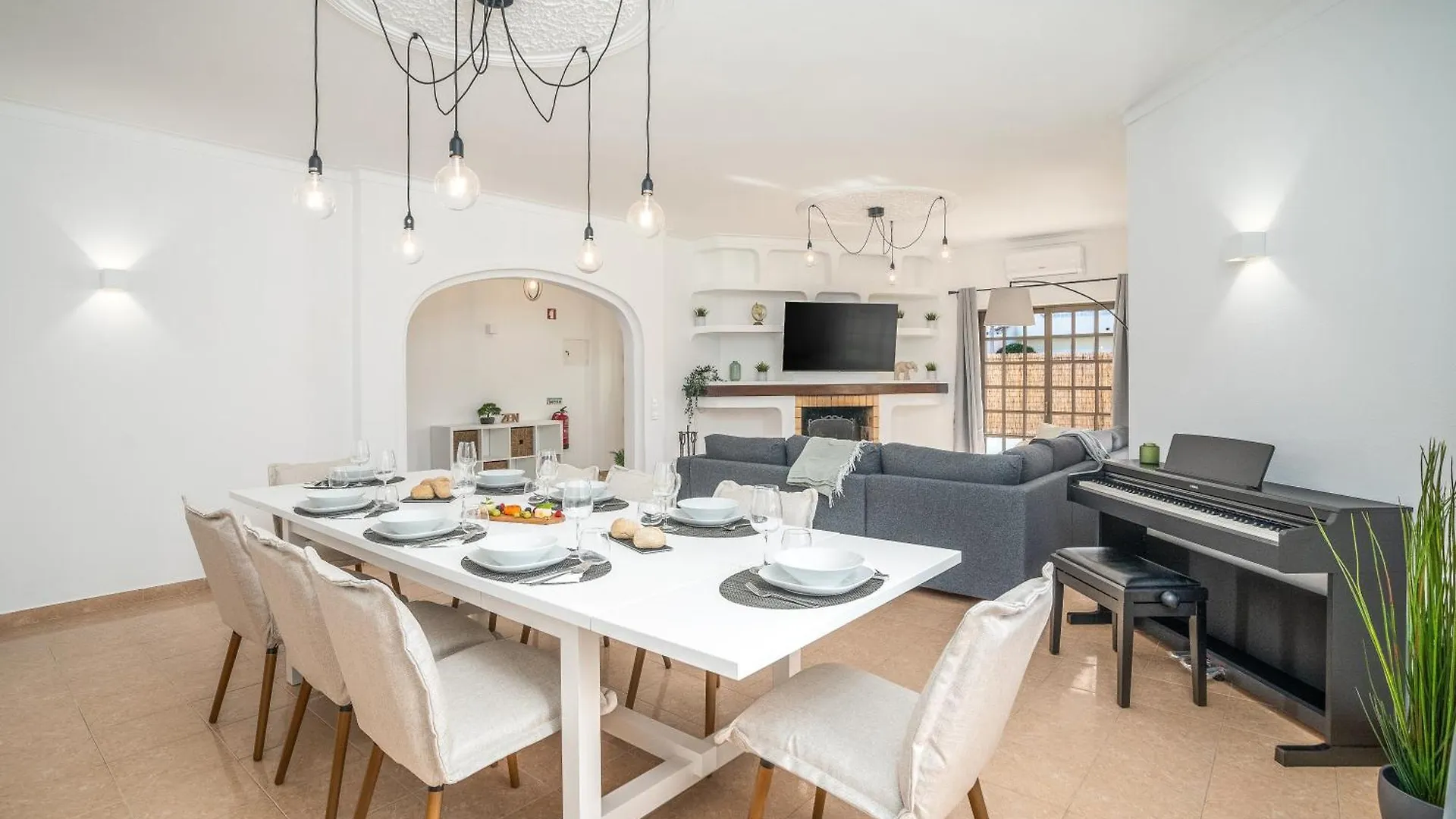 Villa Host Wise - Sunny Spacious House - Terrace & Free Parking Lagoa  Portugal