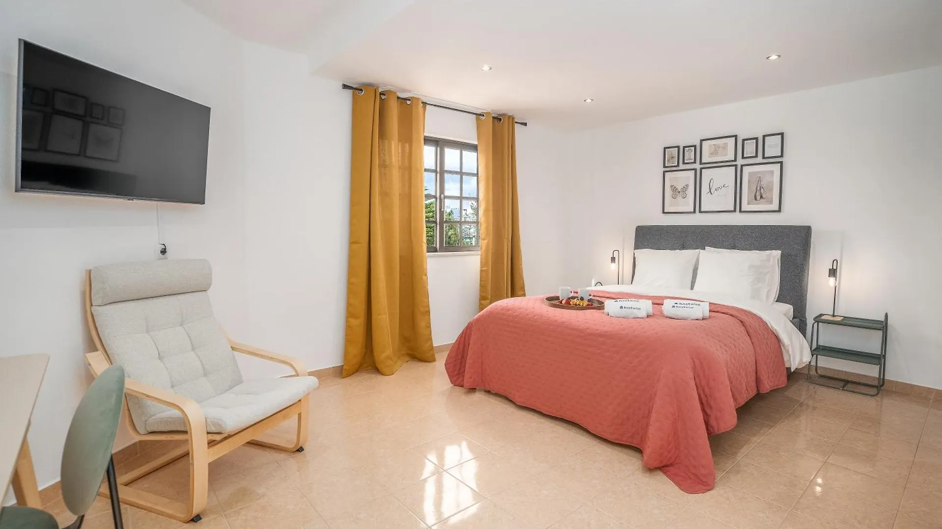 Villa Host Wise - Sunny Spacious House - Terrace & Free Parking Lagoa  Portugal
