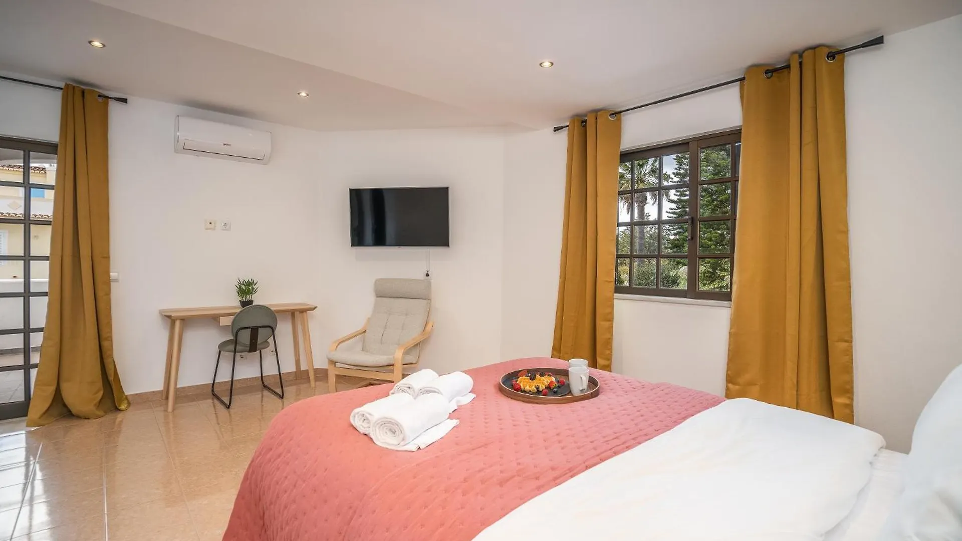 Host Wise - Sunny Spacious House - Terrace & Free Parking Lagoa  Portugal