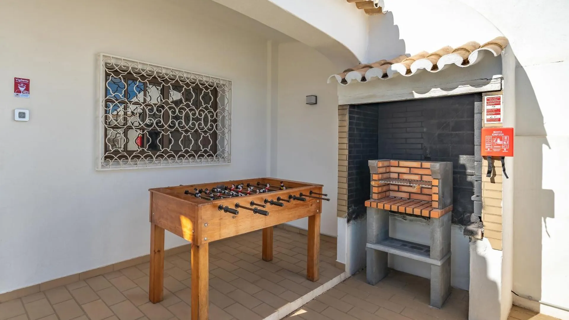 Villa Host Wise - Sunny Spacious House - Terrace & Free Parking Lagoa