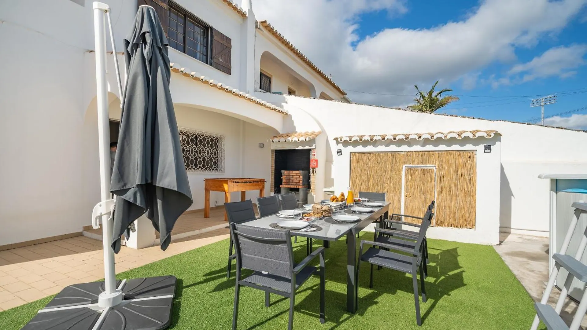 Host Wise - Sunny Spacious House - Terrace & Free Parking Lagoa  0*, Lagoa (Algarve)