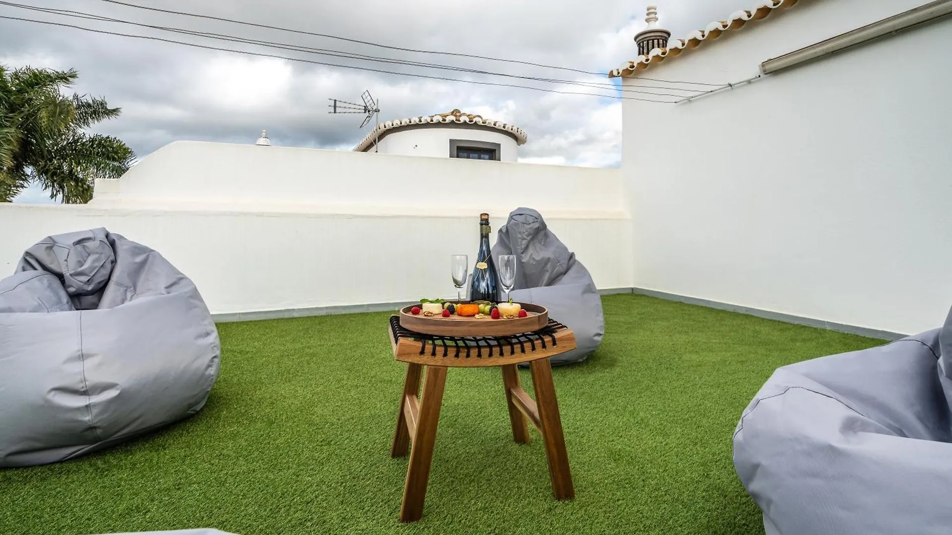 Host Wise - Sunny Spacious House - Terrace & Free Parking Lagoa