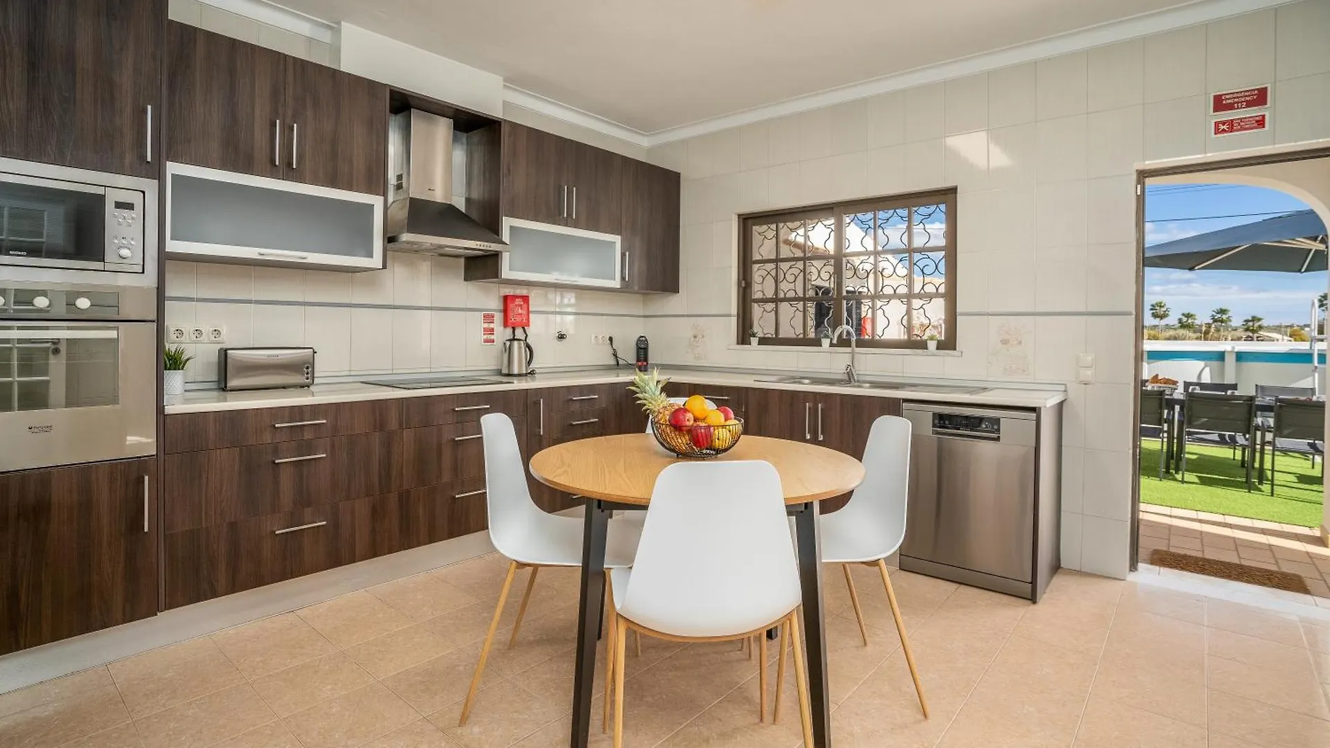 Villa Host Wise - Sunny Spacious House - Terrace & Free Parking Lagoa